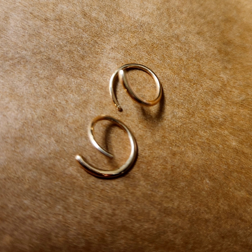Mejuri 14k yellow gold spiral earrings